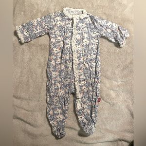 Magnetic Me footie 0-3 months